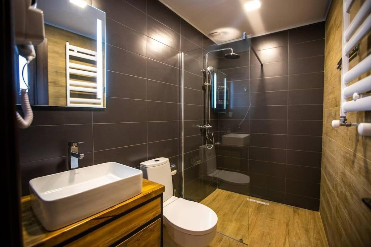 3Br Apt W Huge Terrace & Magnificent Views Tiflis Exterior foto