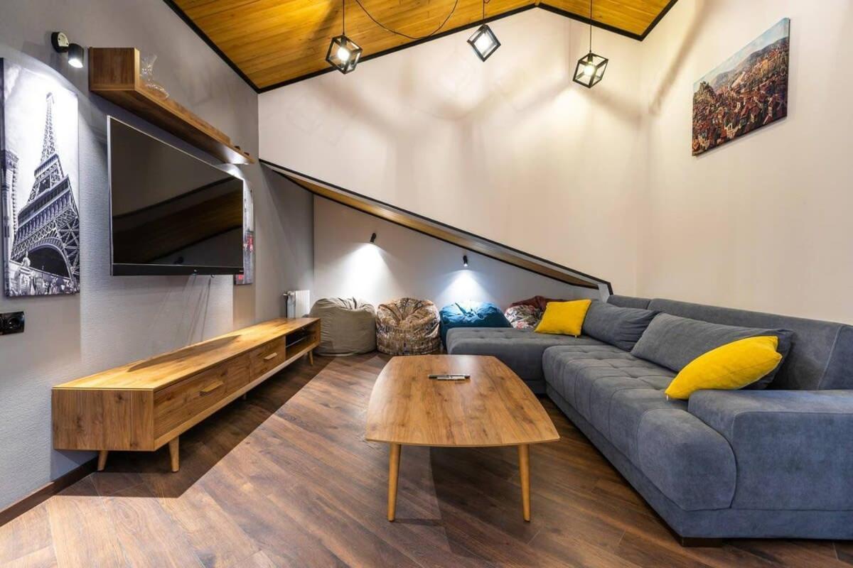 3Br Apt W Huge Terrace & Magnificent Views Tiflis Exterior foto