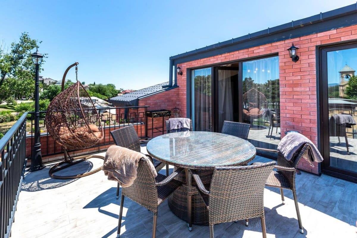 3Br Apt W Huge Terrace & Magnificent Views Tiflis Exterior foto