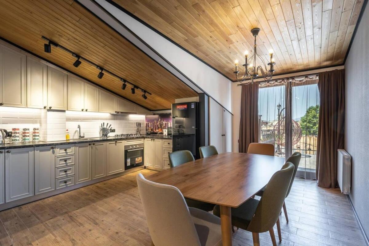 3Br Apt W Huge Terrace & Magnificent Views Tiflis Exterior foto