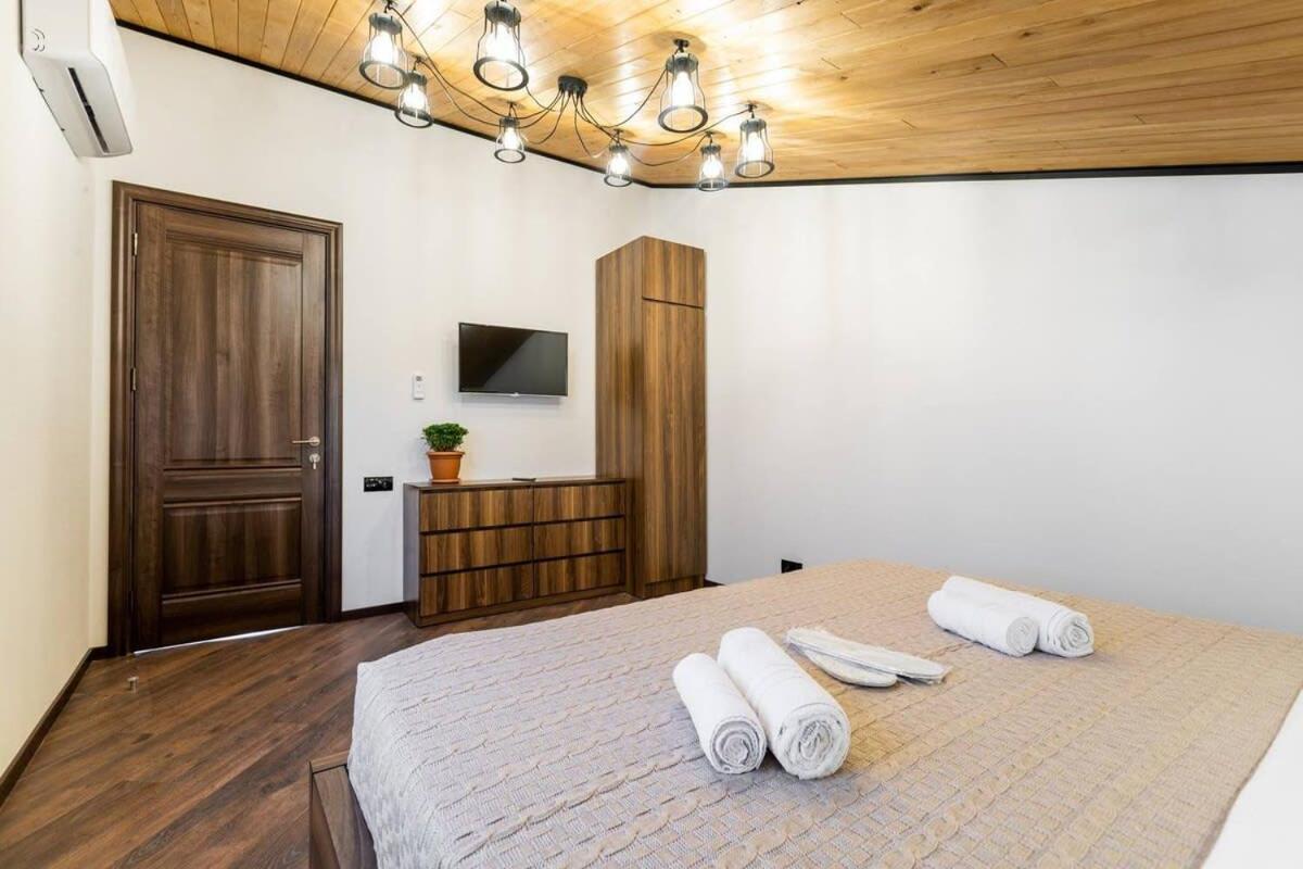 3Br Apt W Huge Terrace & Magnificent Views Tiflis Exterior foto
