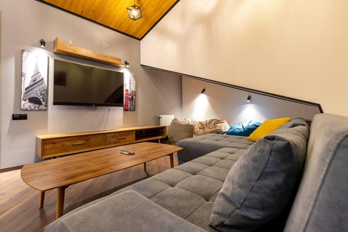 3Br Apt W Huge Terrace & Magnificent Views Tiflis Exterior foto