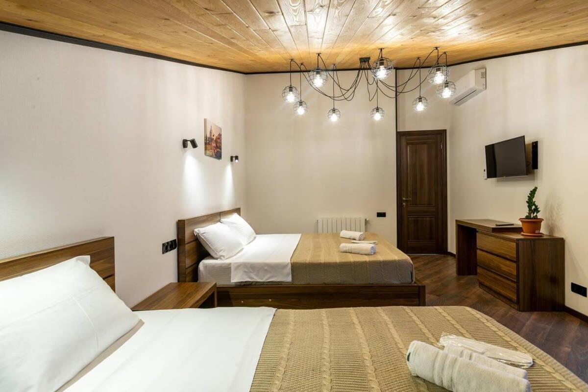 3Br Apt W Huge Terrace & Magnificent Views Tiflis Exterior foto